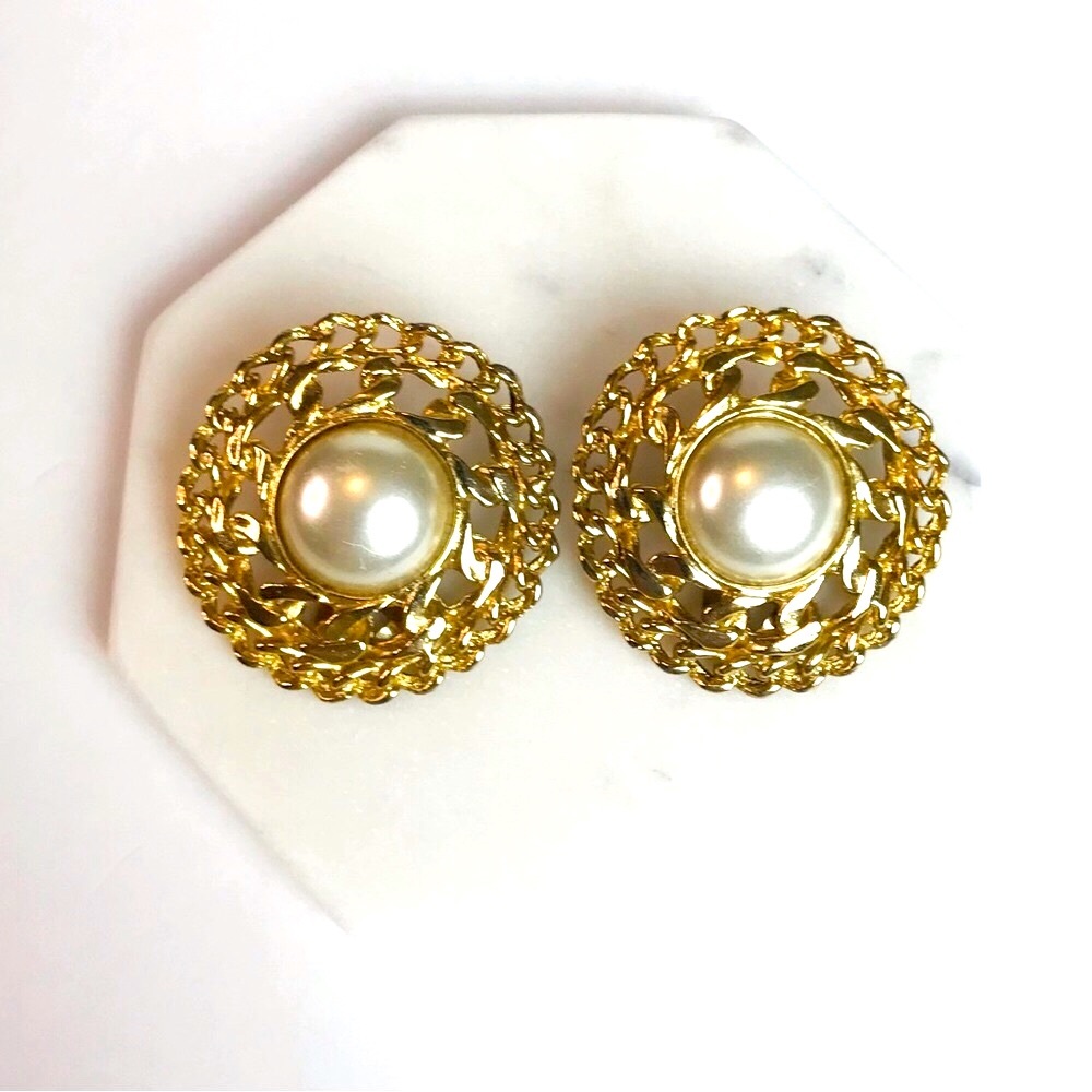 Vintage 1980s Faux Pearl Gold Tone Link Clip On Earrings
